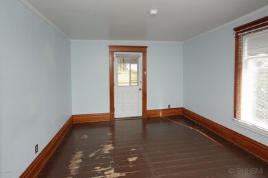 708 S Marshall Ave, Marshall, MI 49068 - photo 3