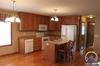 4606 SW Misty Harbor Dr, Topeka, KS 66610 - photo 5