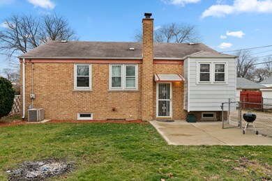 4431 Emerson Ct, Schiller Park, IL 60176 - photo 2