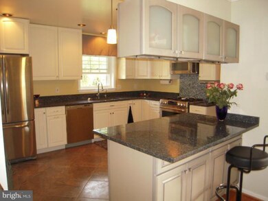 17517 Queen Elizabeth Dr, Olney, MD 20832 - photo 2