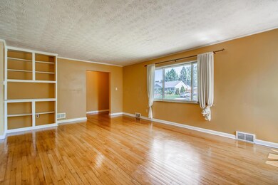 Living room 4
