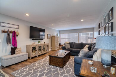 2290 Bigelow Ave Simi Valley-large-009-0