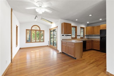 9344 Hardy Dr, Overland Park, KS 66212 - photo 5