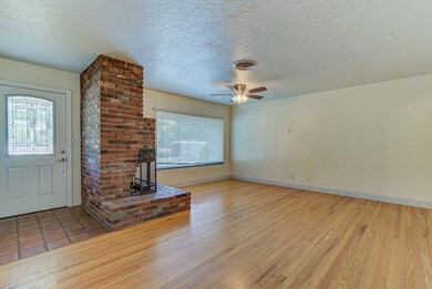 2001SycamoreDrive_019