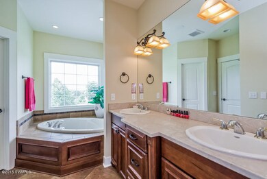 026-Bathroom-1091342-mls.jpg