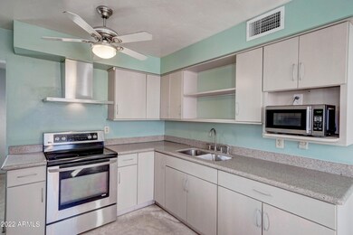 8812 N 28th Dr-10