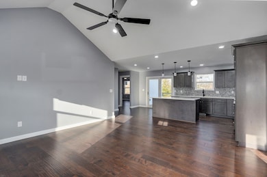 122 Alberta Dr-5