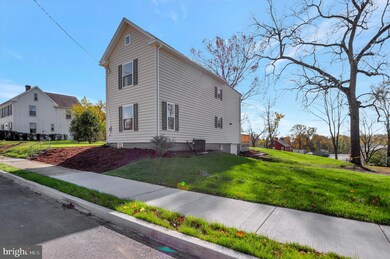 434 W Queen St, Chambersburg, PA 17201 - photo 2