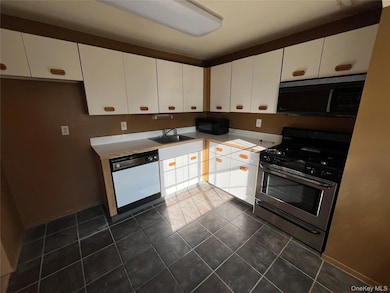 45 Newbrook Ln unit 45, Bay Shore, NY 11706 - photo 3