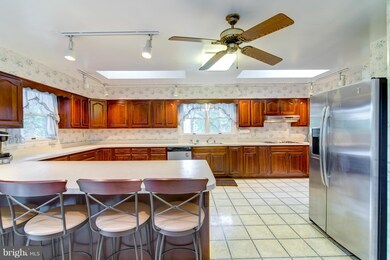 1005 Fowler St, Falls Church, VA 22046 - photo 3