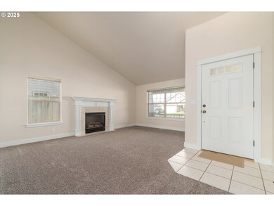 Living Room/Entrance