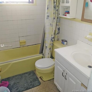 409 SW 8th St, Hallandale Beach, FL 33009 - photo 5