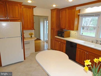 18 Peaceful Dr, Morrisville, PA 19067 - photo 5