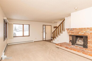 04-2350 Living Room-ELKO4359