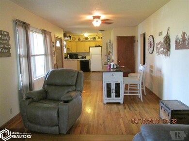 101 S Reynolds St, Latimer, IA 50452 - photo 2