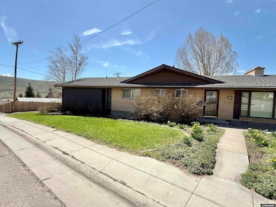 822 Moose St, Kemmerer, WY 83101 - photo 3