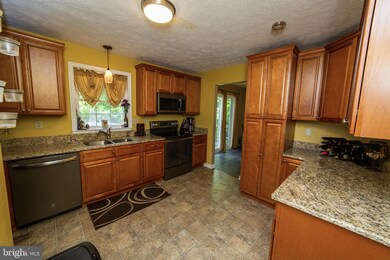 7515 Regency Glen Dr, Fredericksburg, VA 22407 - photo 5