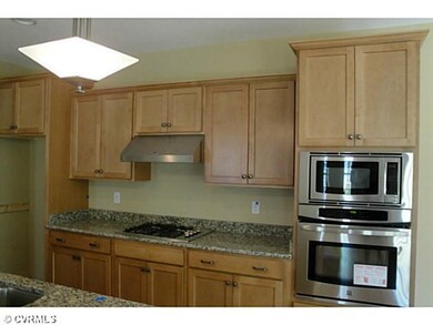 Kitchen - Cabinet Detail - beautiful granite, larg