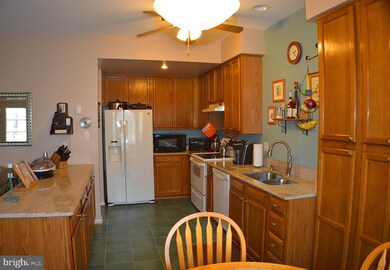 3100 Sutherland Hill Ct, Fairfax, VA 22031 - photo 7