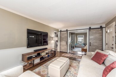 B LIVING ROOM