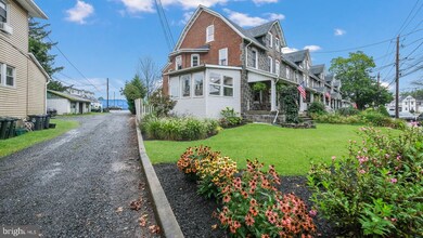 644 E Broad St, Quakertown, PA 18951 - photo 2