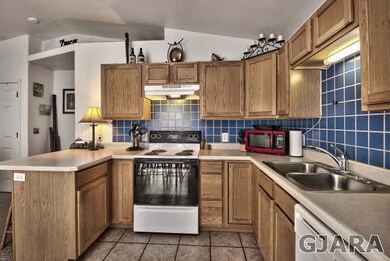 All the kitchen appliances are included!