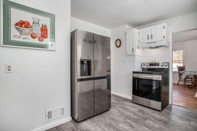 1 Grand Ave kitchen photo 2