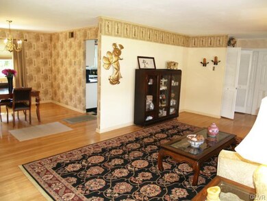 6044 Shepherd Hills Ave, Allentown, PA 18106 - photo 2
