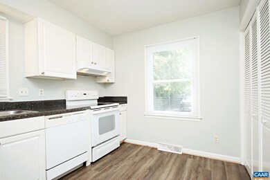 2606 Hydraulic Rd unit A, Charlottesville, VA 22901 - photo 4
