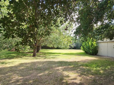 2306 Powell St, Bay City, TX 77414 - photo 5