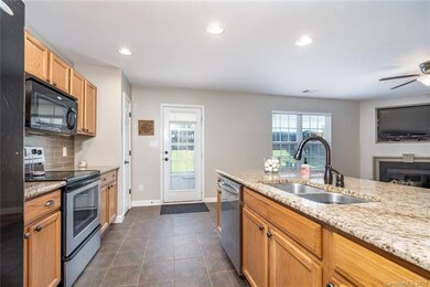 2121 Ballingarry Dr, Statesville, NC 28625 - photo 7