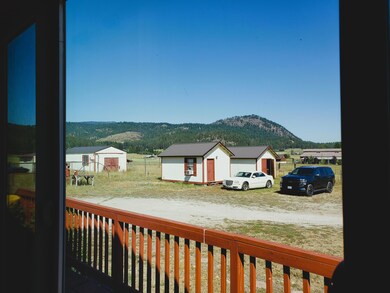 Outbuildings including barn & more !
