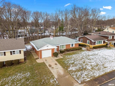 2711 W Castle Ct, Peoria, IL 61614 - photo 5