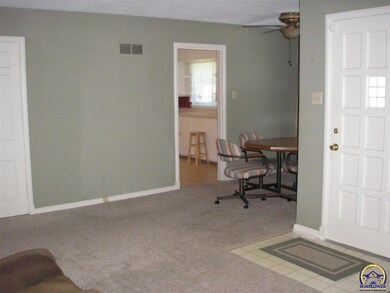 1815 SW Collins Ave, Topeka, KS 66604 - photo 4