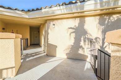 7135 S Durango Dr unit 306, Las Vegas, NV 89113 - photo 3