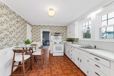 39 Linnet St, West Roxbury, MA 02132 - photo 5