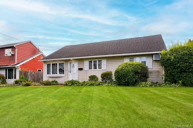 35 Vernon St, Plainview, NY 11803 - photo 4