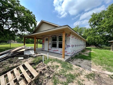 814 W 11th St, Bonham, TX 75418 - photo 3