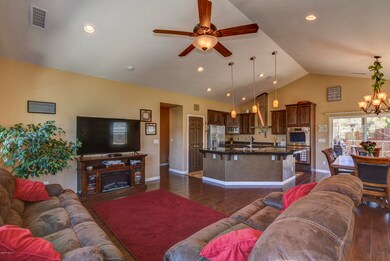 Great Room - 2465 Sequoia