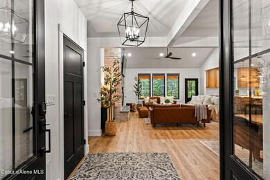 9-web-or-mls-SkyLight - Olivia-003