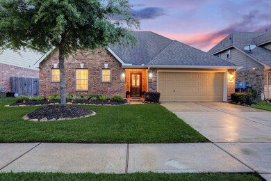 216 Rippling Creek Ln, Alvin, TX 77511 - photo 2