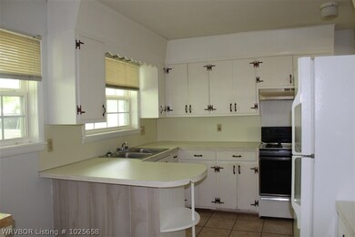 418 E Poplar Place, Sallisaw, OK 74955 - photo 4