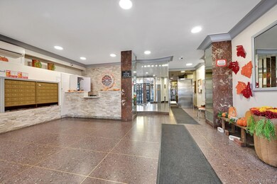 Lobby with recessed lighting and crown molding