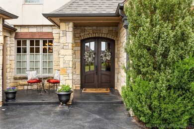What a beautiful, welcoming front patio and covere