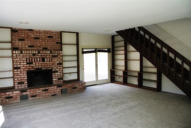 Large family room on 1st floor