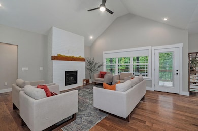 4712 Florence Ave-19