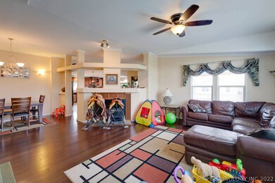 Large front living room with dining room and doubl