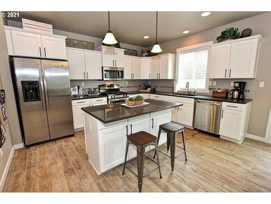 5210 Squirrel St, Springfield, OR 97478 - photo 3