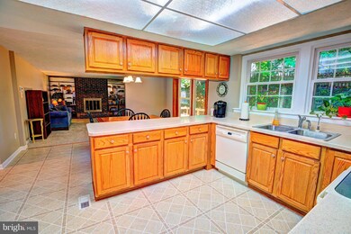 15333 Edgehill Dr, Dumfries, VA 22025 - photo 6