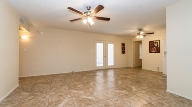 2622 E Orange-7